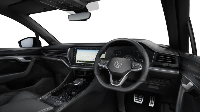 Volkswagen Touareg 3.0 V6 TDI 4Motion 286 Black Edition 5dr Tip Auto Diesel Estate - Image 3